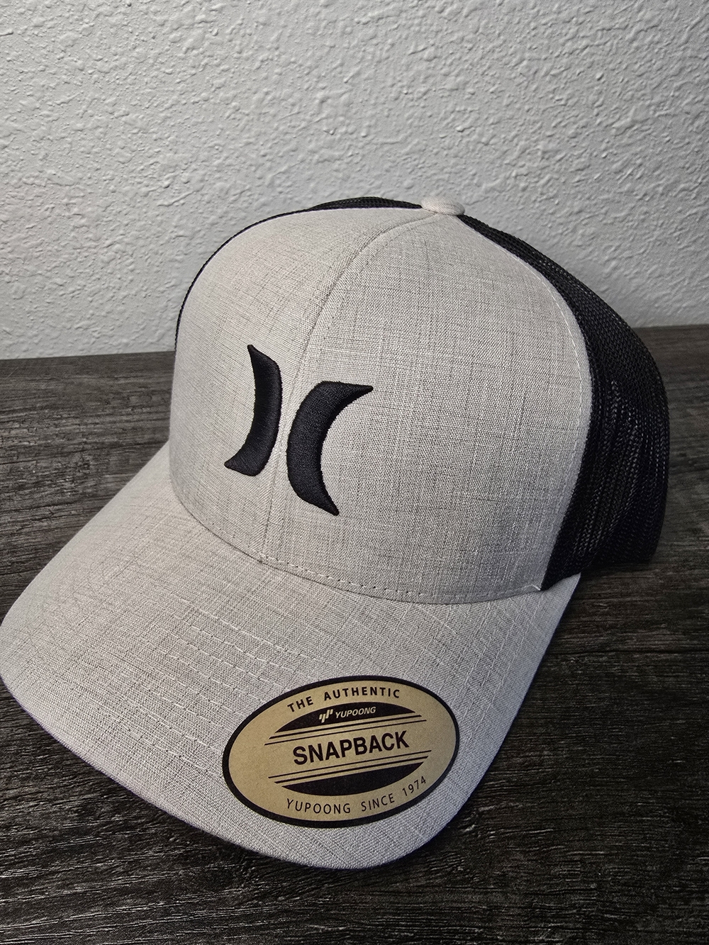 Hurley  Snapback Trucker Hat